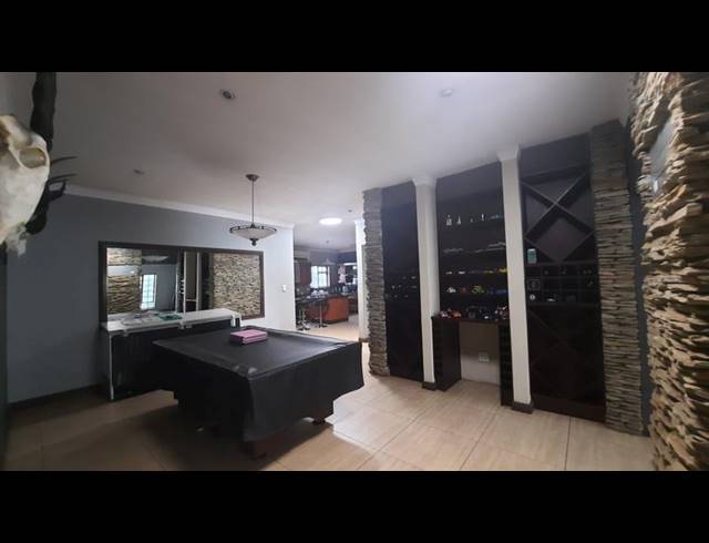 3 BEDROOM HOUSE FOR SALE IN CLUBVILLE